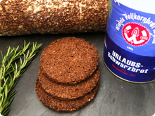 Lade das Bild in den Galerie-Viewer, Urlaubs Schwarzbrot - Dose - 500g